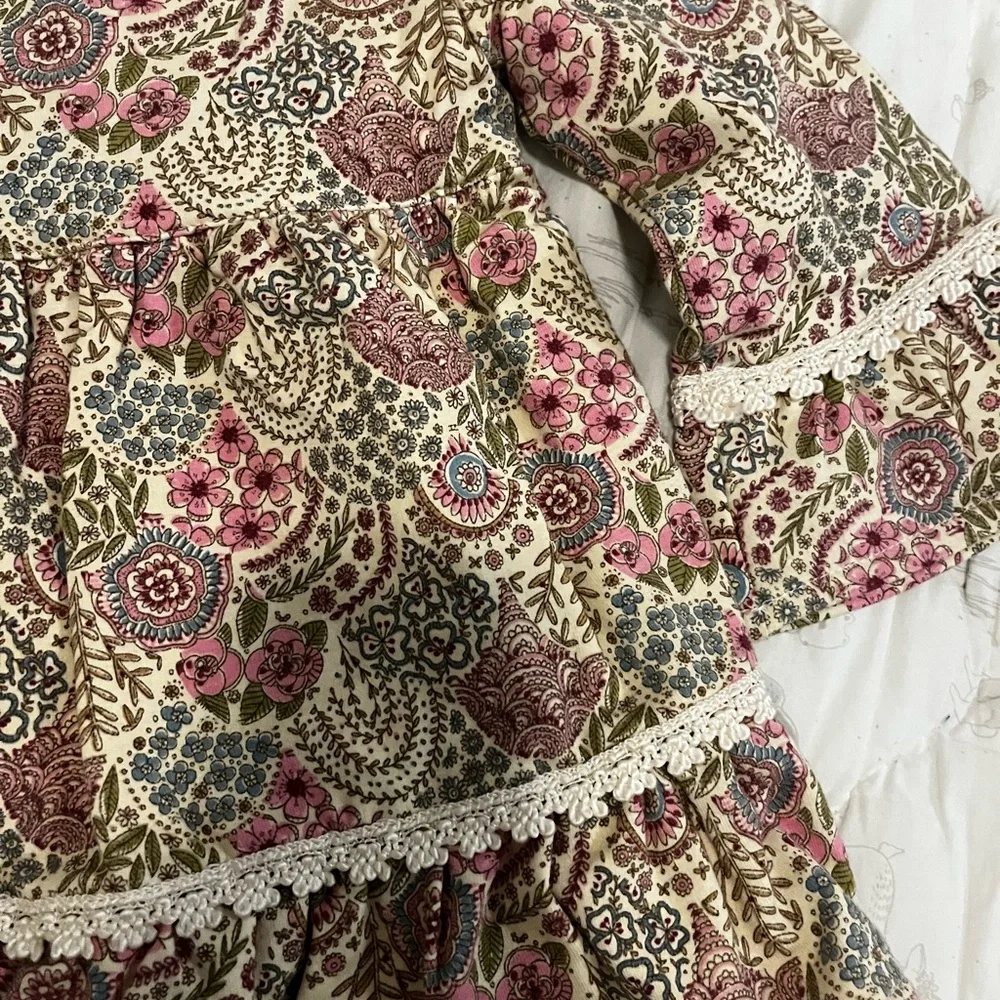 N/A charming floral